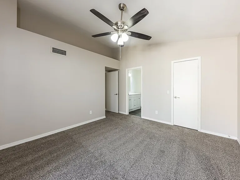 8810 W Grovers Ave — Photo 10
