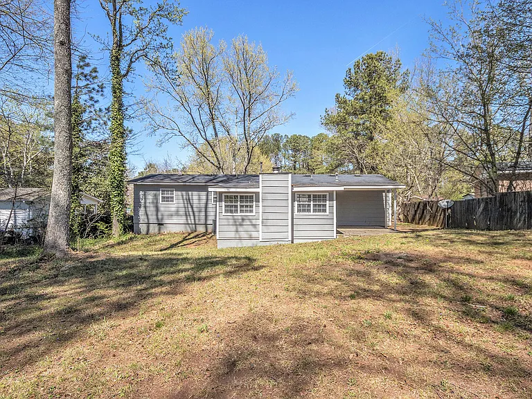 1602 Sycamore Dr NW — Photo 16