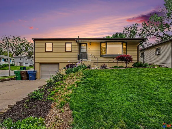 3206 Wallace Ave, Bellevue, NE 68005