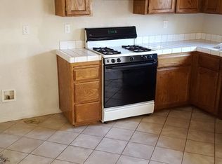 1341 Spring Ct, Hanford, CA 93230