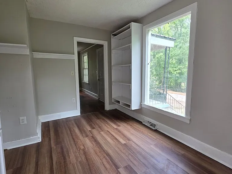 1407 Jerome Dr — Photo 5