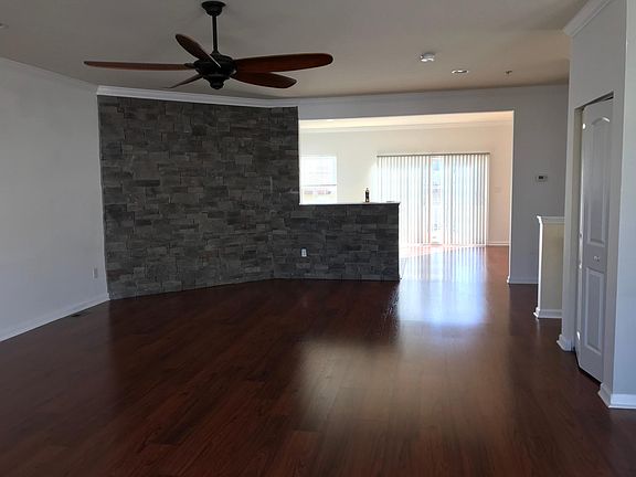 4th image of 810 S Twin Lakes Blvd