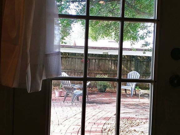 Side entry from fenced yard