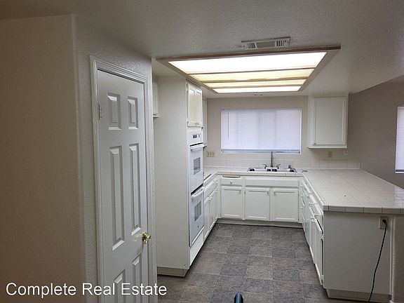 4th image of 24399 Gitano Dr