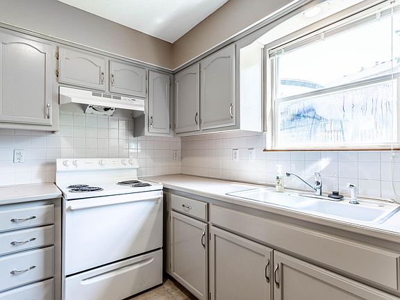 3rd image of 1846 Kingbird Ln
