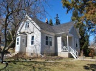 W125N6695 Parkway Dr, Menomonee Falls, WI 53051