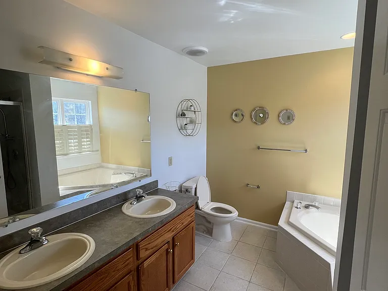 303 Victoria Way — Photo 20