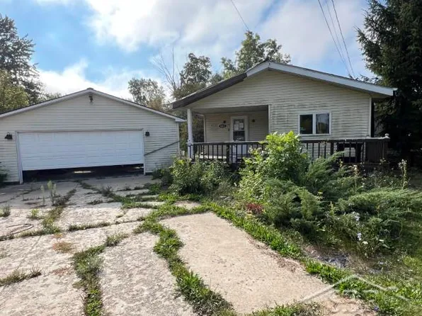 9013 S Shepherd Rd, Shepherd, MI 48883