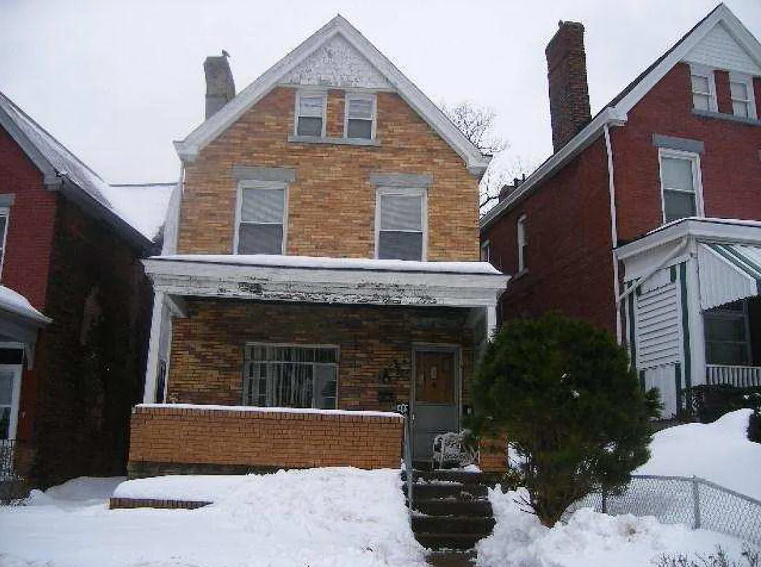 408 Moore Ave photo 1
