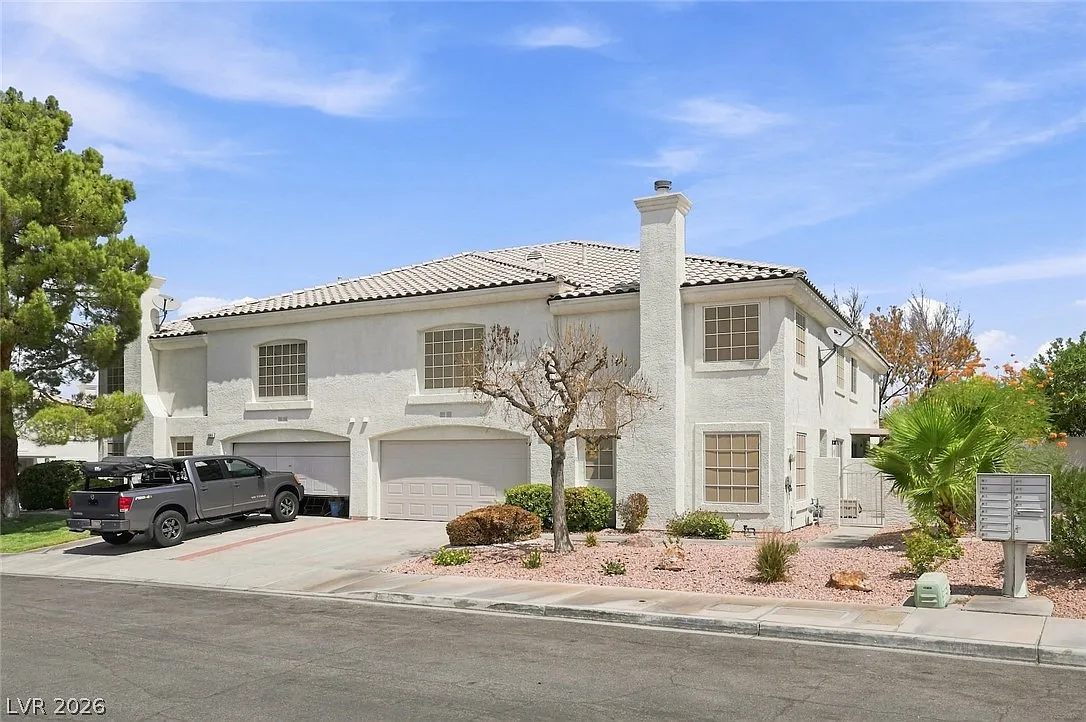 3 bed, 2.5 bath, 1774 sqft, $2,095 — Photo 2