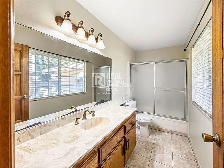 16653 Mallory Dr — Photo 21