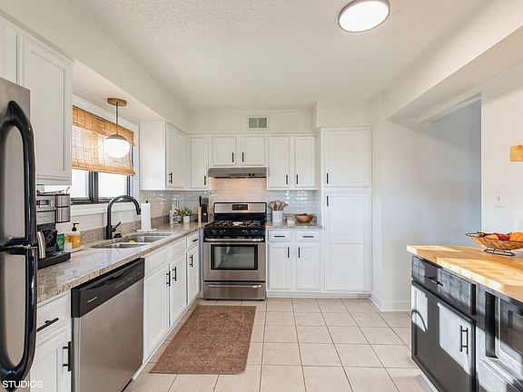 4th image of 7920 Paxton Ave #3E