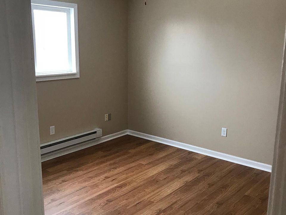 2nd image of 1705 Acorn Dr