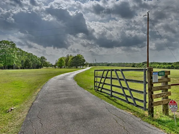 6450 Baranowski Rd, Brenham, TX 77833
