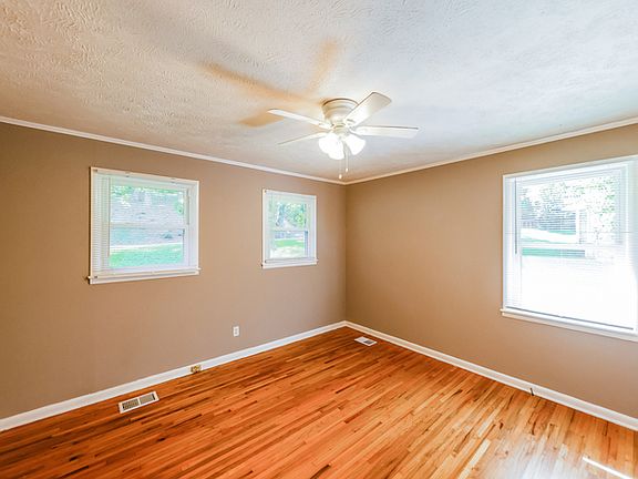 5th image of 100 Nottingham Ct