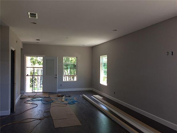 5th image of 1041 Pangburn St