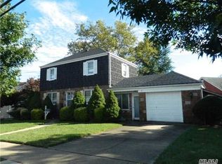 1039 Wright St, Valley Stream, NY 11580