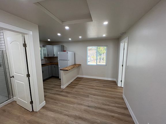5th image of 622 Olive St #B