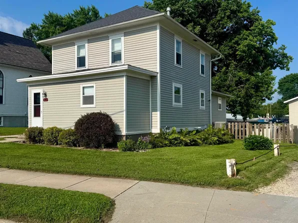 115 N Mill St, Decorah, IA 52101