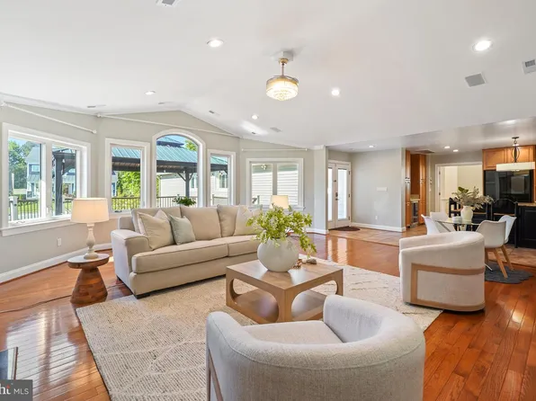 6036 Armstrong Ct, Alexandria, VA 22315