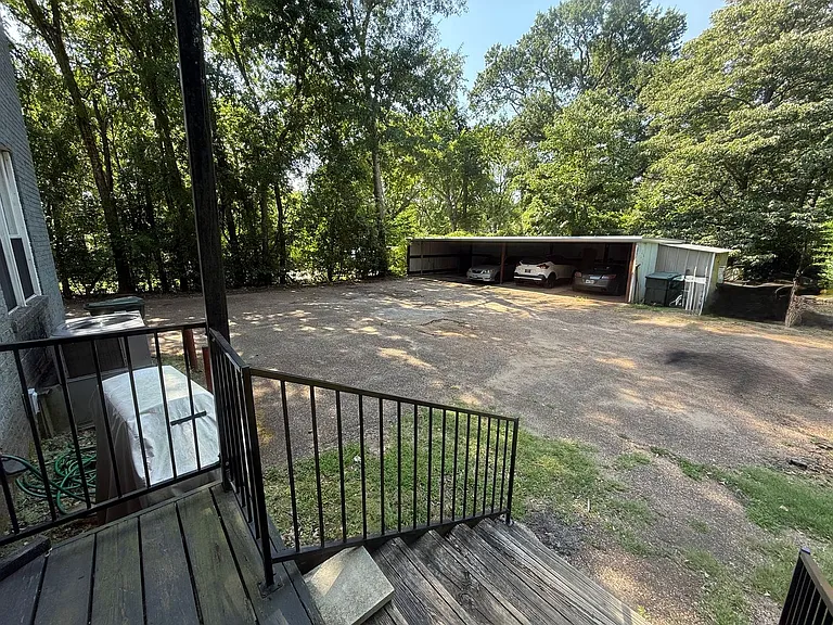 701 W Houston St — Photo 11