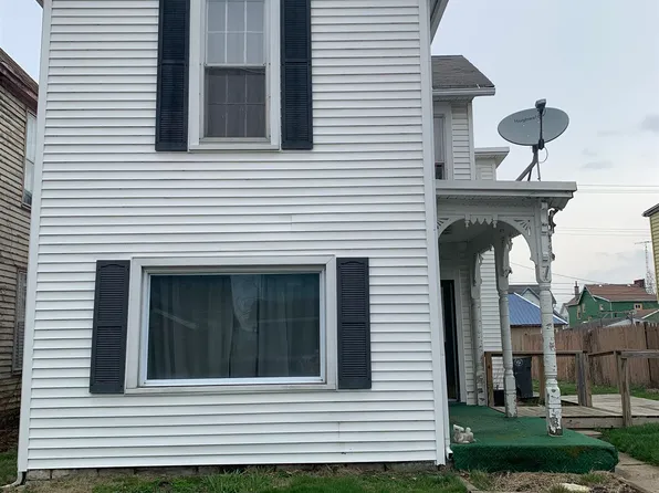 216 W 11th St, Connersville, IN 47331