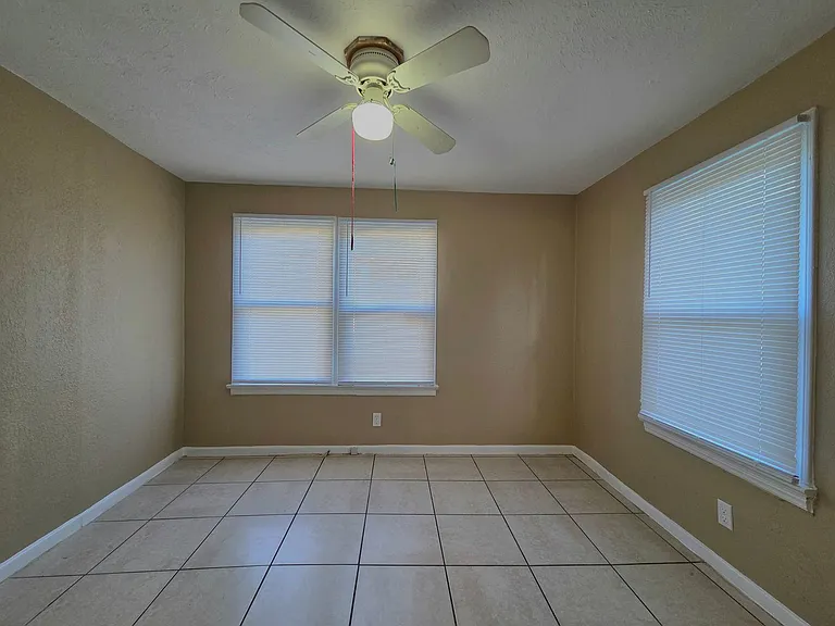 2253 Golfview St — Photo 15