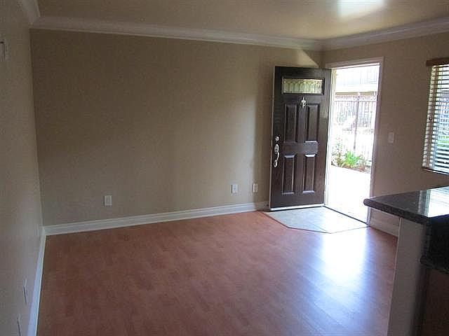 2nd image of 800 N Mollison Ave Unit 6