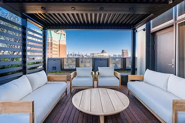 Rented by MNS | media 44