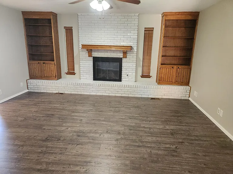 423 Oakdale Dr — Photo 2