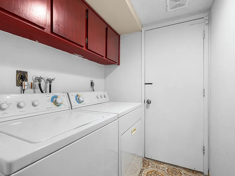 8916 Capricorn Way — Photo 9