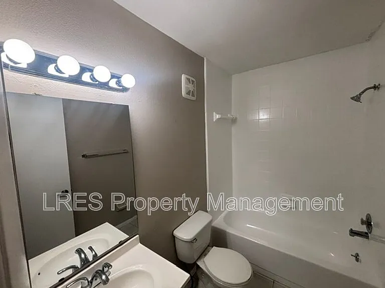 4564 Pheasant Run Dr — Photo 12