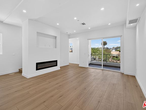 5th image of 150 N Carondelet St