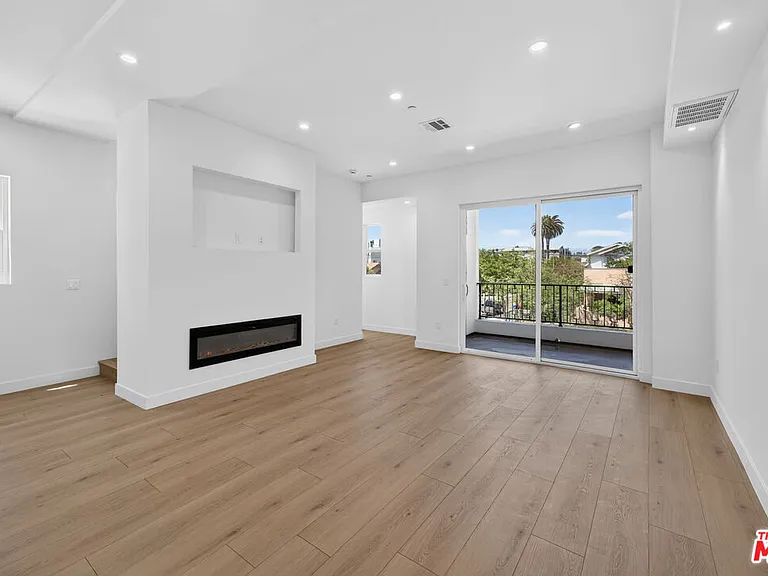150 N Carondelet St — Photo 5