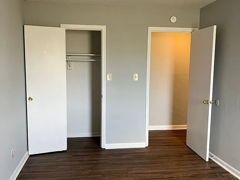 300 Carriage Ln — Photo 14