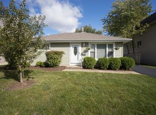 215 N Owen St, Mount Prospect, IL 60056