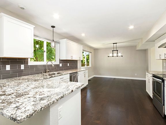 Updated Kitchen & Dining Room