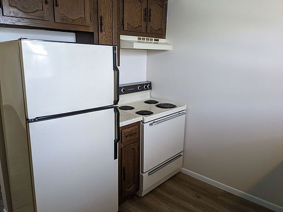 3rd image of 4002-08 Canterbury Dr #4008