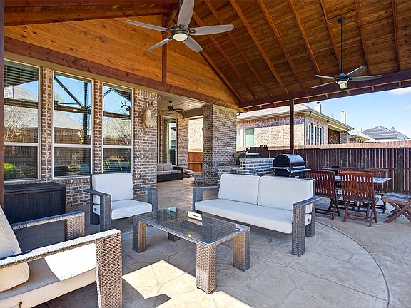 3rd image of 1010 Longhill Way