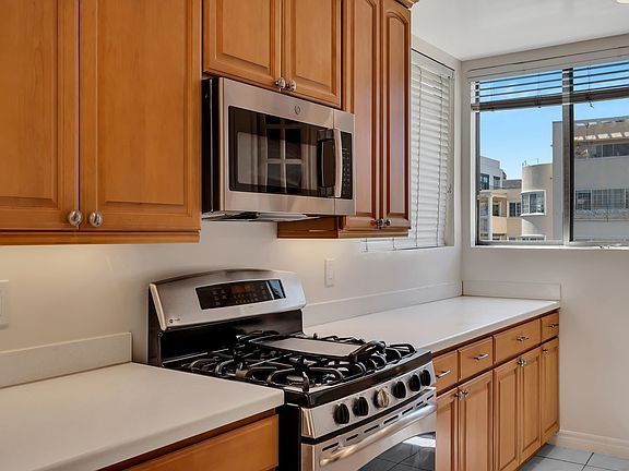 5th image of 432 N Palm Dr APT 407