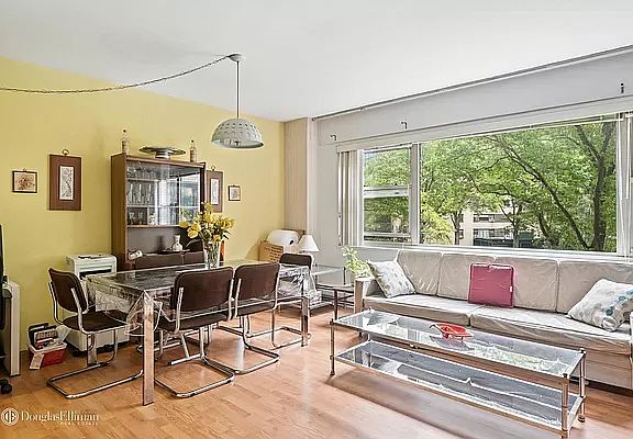 2nd image of 3 Fordham Hill Oval APT 4E