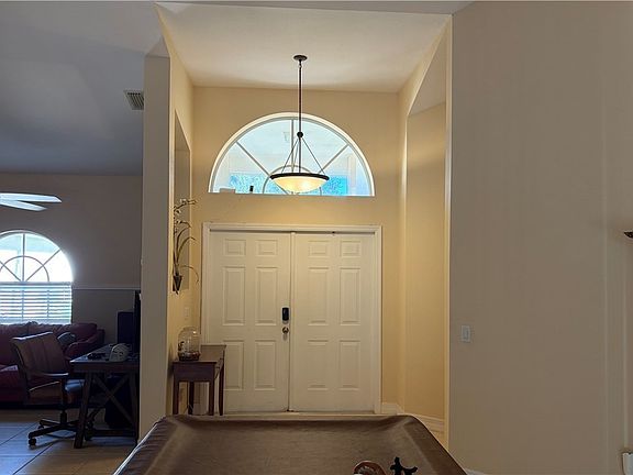 4th image of 618 SE 18th St