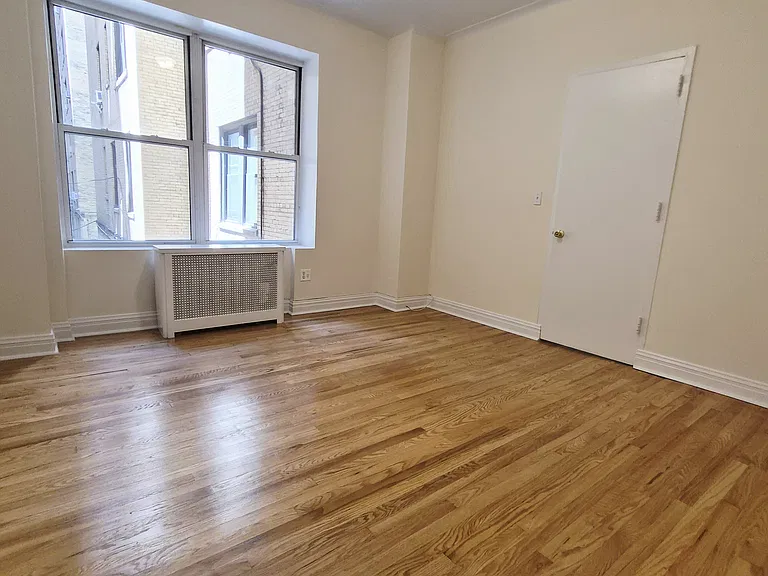 302 W 87th St #6 — Photo 9