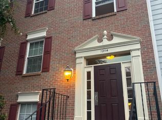 12114 Greenway Ct APT 202, Fairfax, VA 22033
