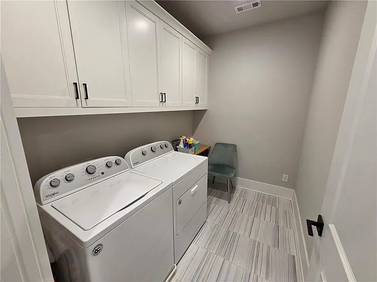 318 Gibson St SE — Photo 38
