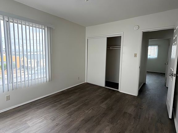3rd image of 1036 W 95th St APT 5