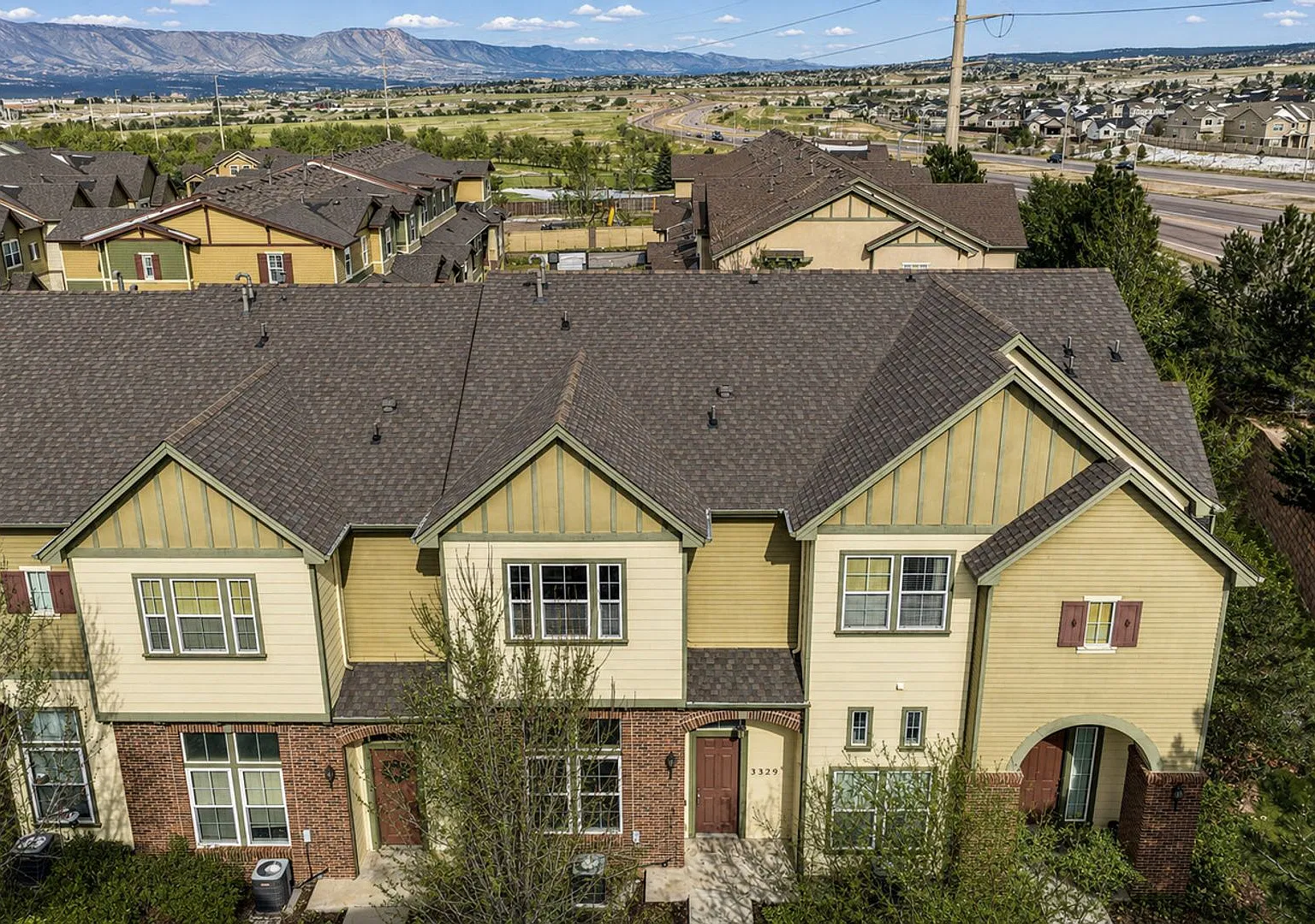 Beautiful 2 Bed 3 Bath Townhome in North Colorado Springs — Photo 2