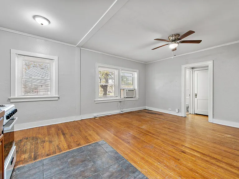 901 E Linwood Blvd — Photo 21