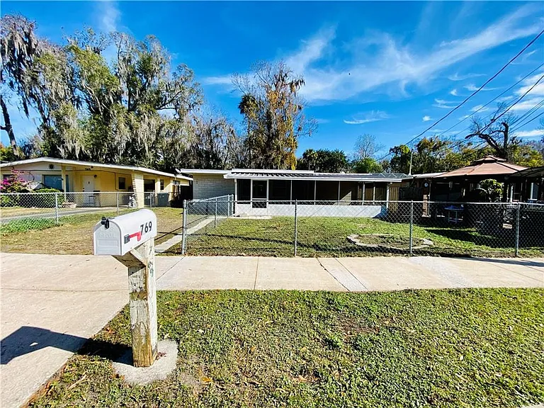769 Greenway Pl — Photo 2