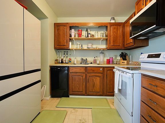 3rd image of 1534 Cody Avenue